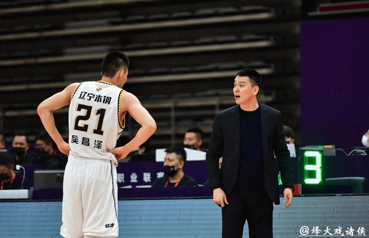 杨鸣直言篮协态度让教练难做,心疼张庆鹏杜锋承受巨大压力,希望他们照顾好自己身体健康 杨鸣直言篮协态度让教练难做,心疼张庆鹏杜锋承受巨大压力,希望他们照顾好自己身体健康